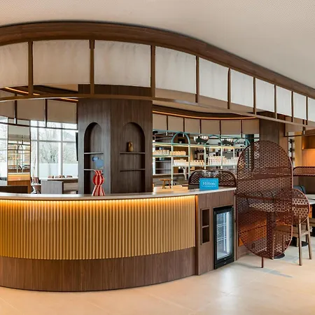 Отель Hampton By Hilton Bordeaux Airport Мериньяк