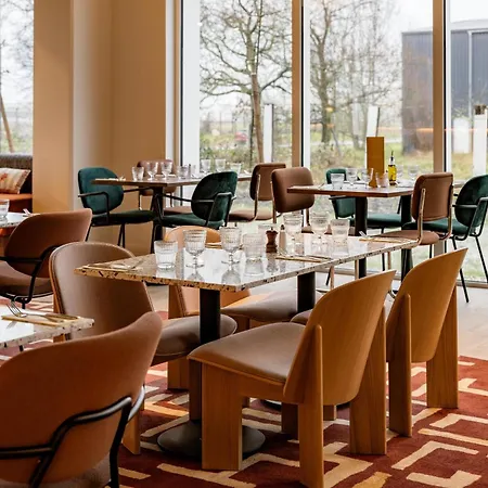 Отель Hampton By Hilton Bordeaux Airport