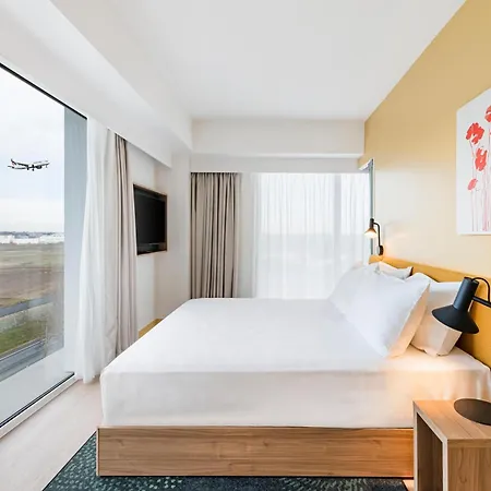 Hotel Hampton By Hilton Bordeaux Airport 4*