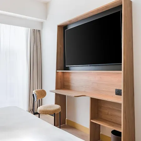 Отель Hampton By Hilton Bordeaux Airport