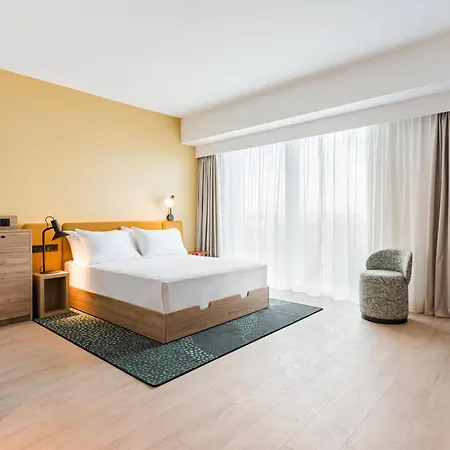 מלון Hampton By Hilton Bordeaux Airport 4*