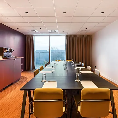 Hampton By Hilton Bordeaux Airport Отель