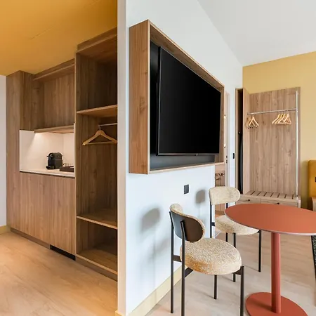 Hampton By Hilton Bordeaux Airport Hotel 4*