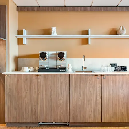 Hotel Hampton By Hilton Bordeaux Airport 4*