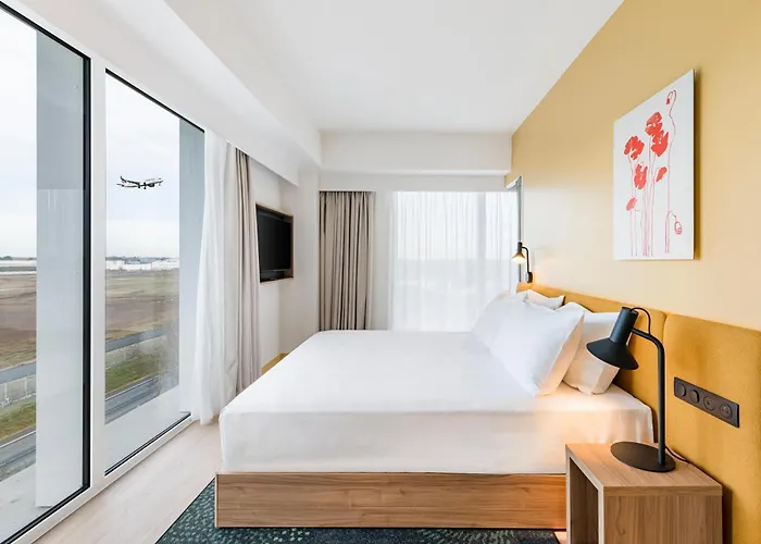 Hotel Hampton By Hilton Bordeaux Airport 4*